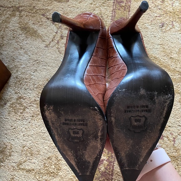 Stuart Weitzman Leather Pointed Toe Heels - Picture 4 of 4